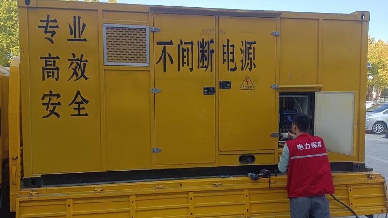 商都柴油发电机组和UPS电源配合使用时，如何避免切换过程中的电力中断？